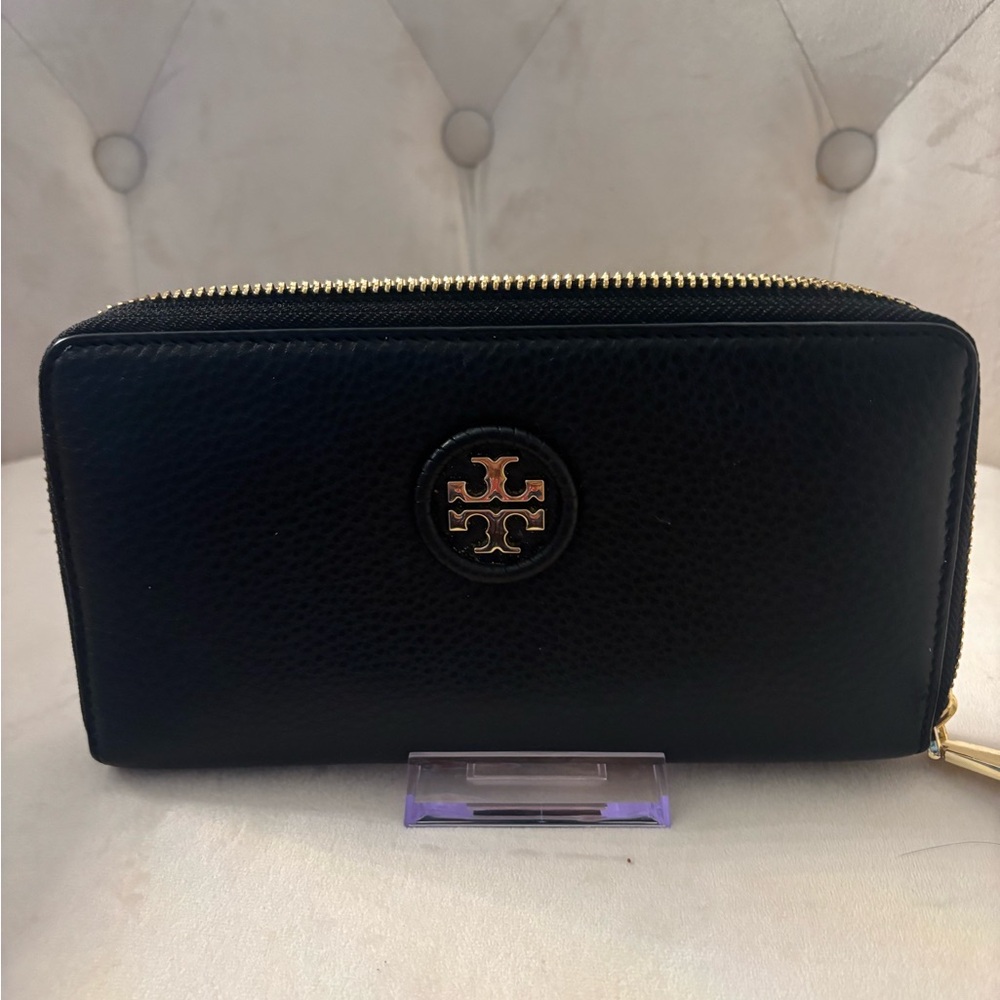 Tory Burch Black Leather Zip Wallet